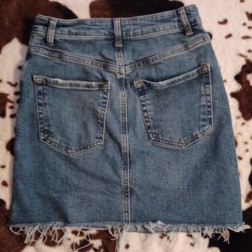 ZARA DENIM SKIRT, WOMENS SIZE XS. ZIP UP BUTTON. - Picture 4 of 6